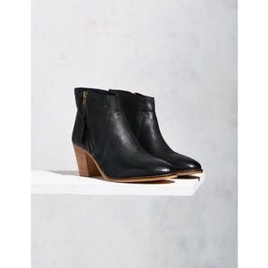 Urban Outfitters Real Leather Black Ankle Boots with Side Zip Size 8